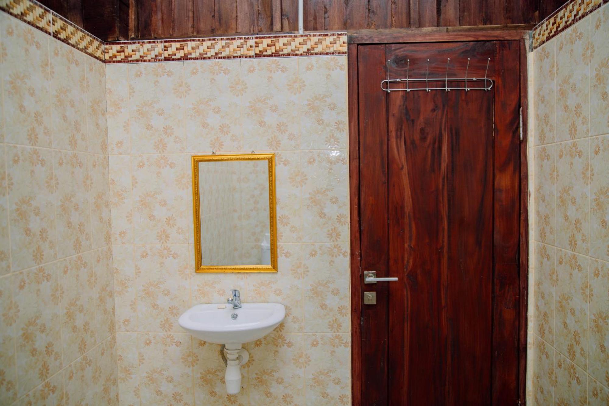 Reddoorz At Villa Bukit Senyum Lombok Kuripan  Exteriör bild