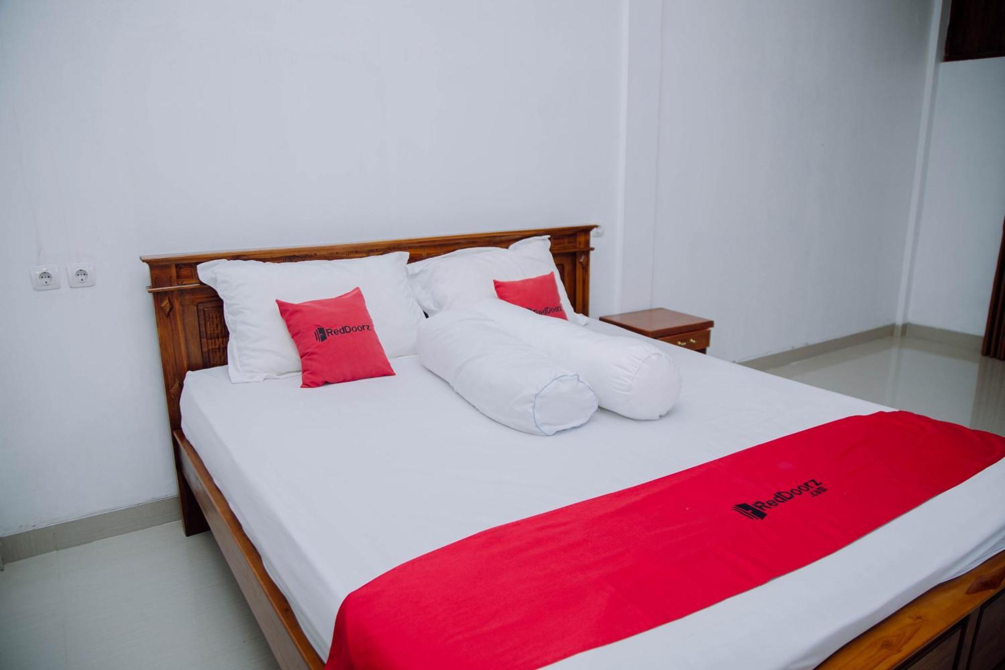 Reddoorz At Villa Bukit Senyum Lombok Kuripan  Exteriör bild